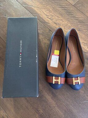 Tommy Hilfiger navy flats